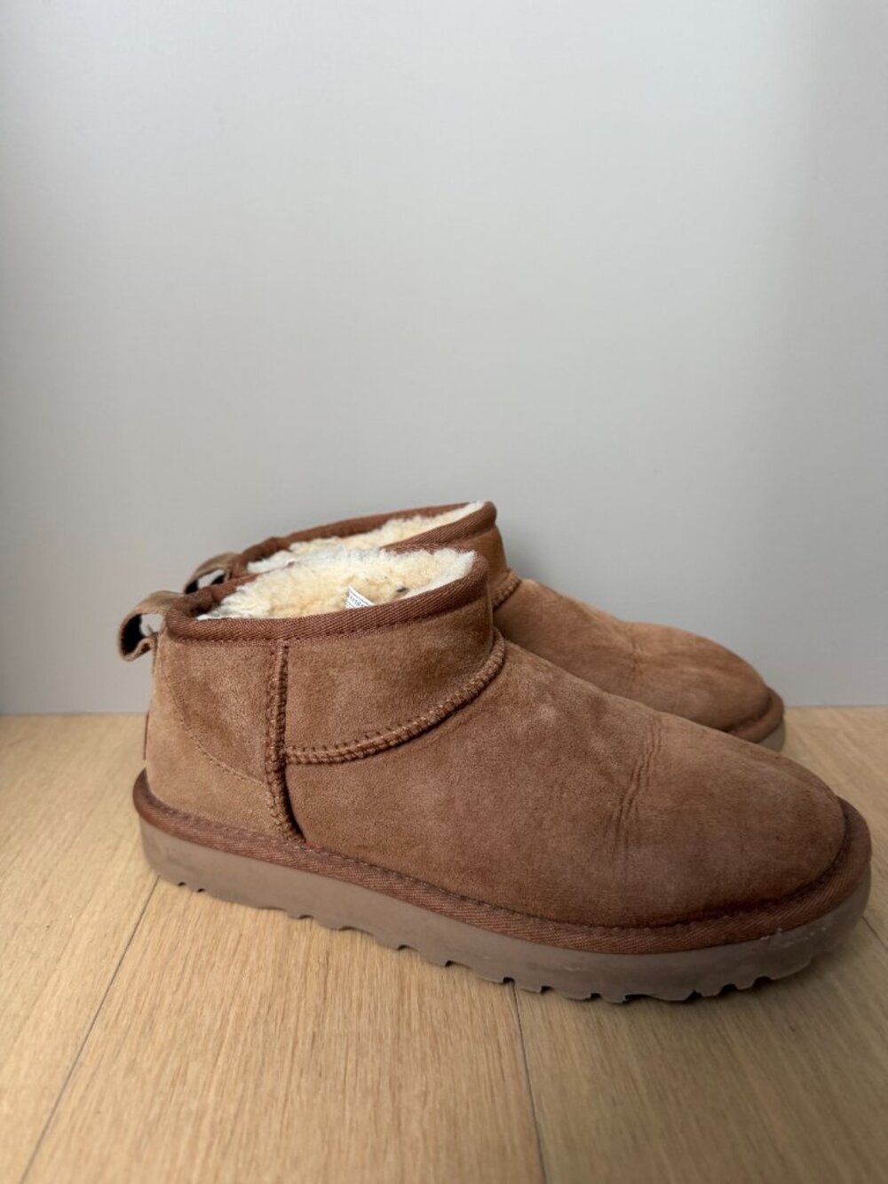 Ugg Classic Ultra Mini, Size 6